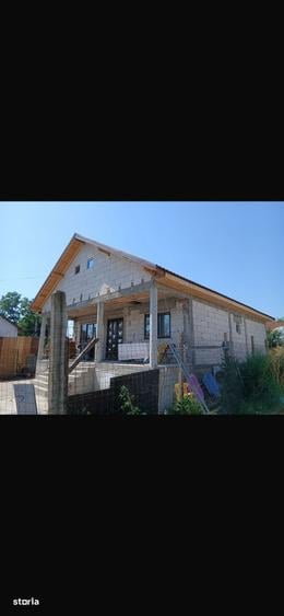 Casă cu 3 camere în Lumina