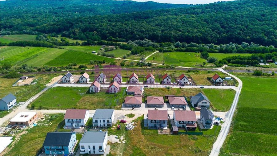 Casă individuală cu 4 camere cu Canalizare în Central