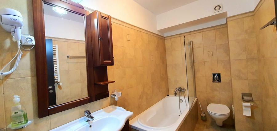Apartament cu 2 camere semidecomandat, mobilat în Clăbucet