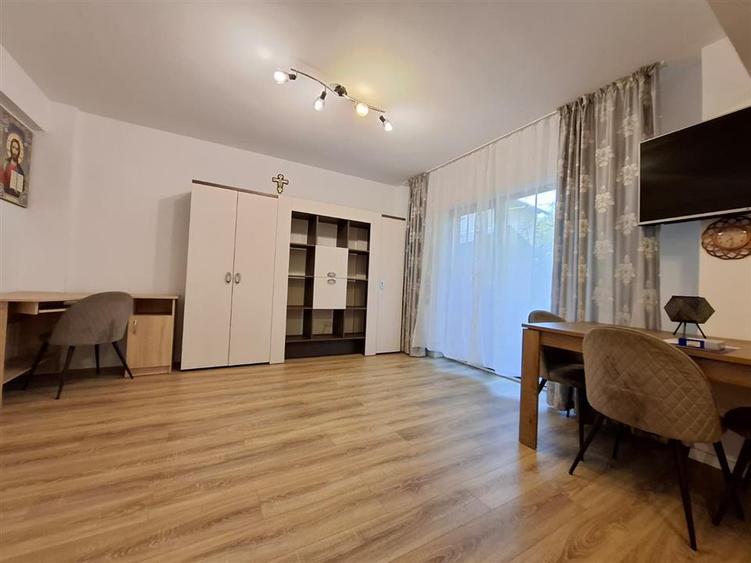 Apartament cu 2 camere semidecomandat, mobilat în Bucium