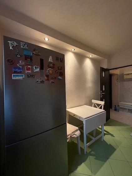 Apartament cu 3 camere decomandat, mobilat în Vitan