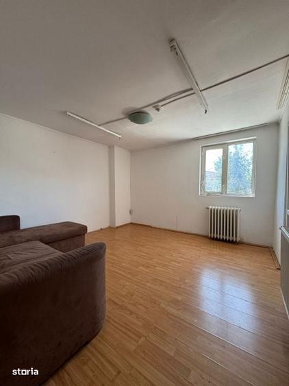 Casă cu 4 camere în Mărgeanului