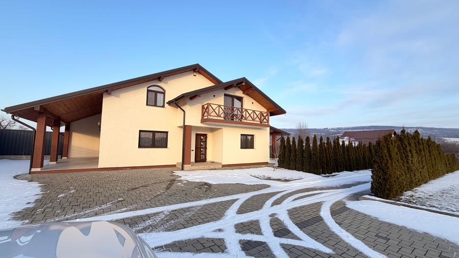 Casă cu 4 camere cu Teren 3000 Mp în Central