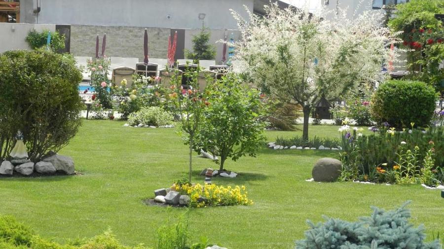 Casă individuală cu 17 camere cu Piscina în Est