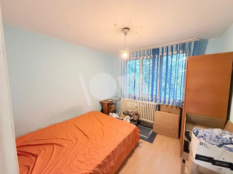 Apartament cu 3 camere decomandat în Valea Ialomiței