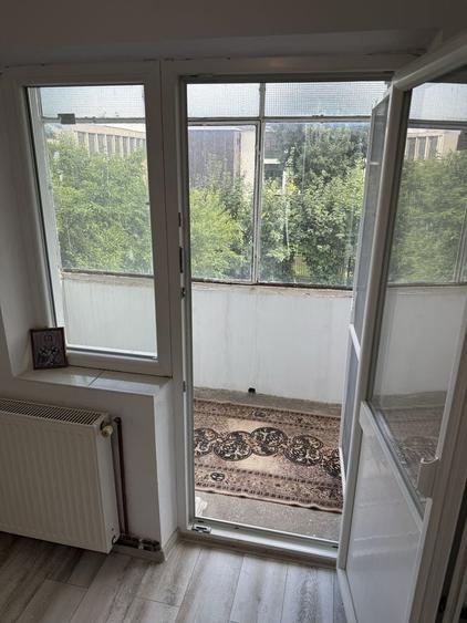 Apartament cu 2 camere nedecomandat în Calea București