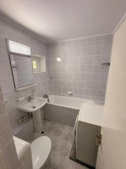 Apartament cu 3 camere decomandat în Dristor