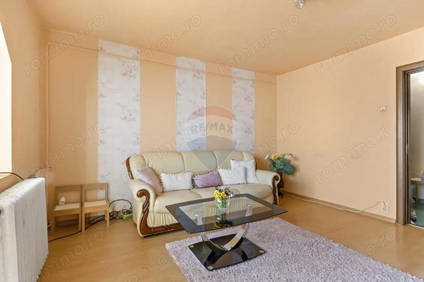 Apartament cu 5 camere decomandat, mobilat în Micălaca
