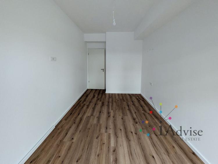 Apartament cu 3 camere decomandat în Tractorul