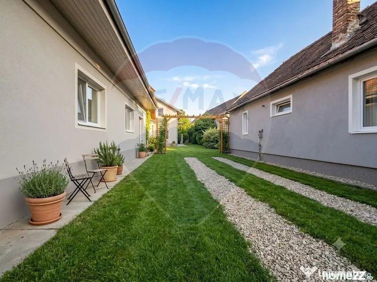 Casă cu 5 camere cu Teren 2236 Mp în Central