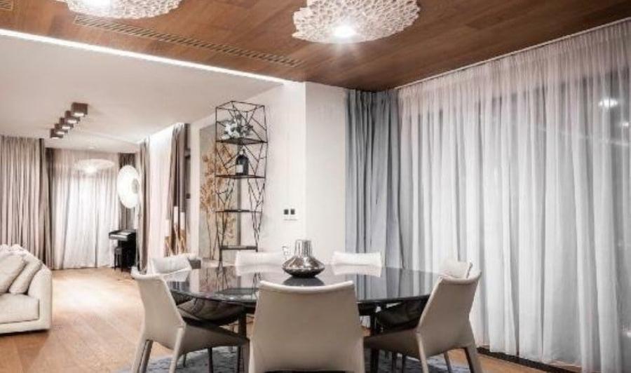 Casă cu 12 camere cu Teren 360 Mp în Domenii