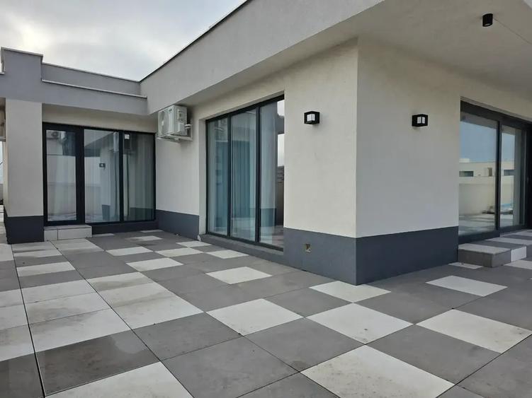 Penthouse cu 3 camere decomandat în Titan