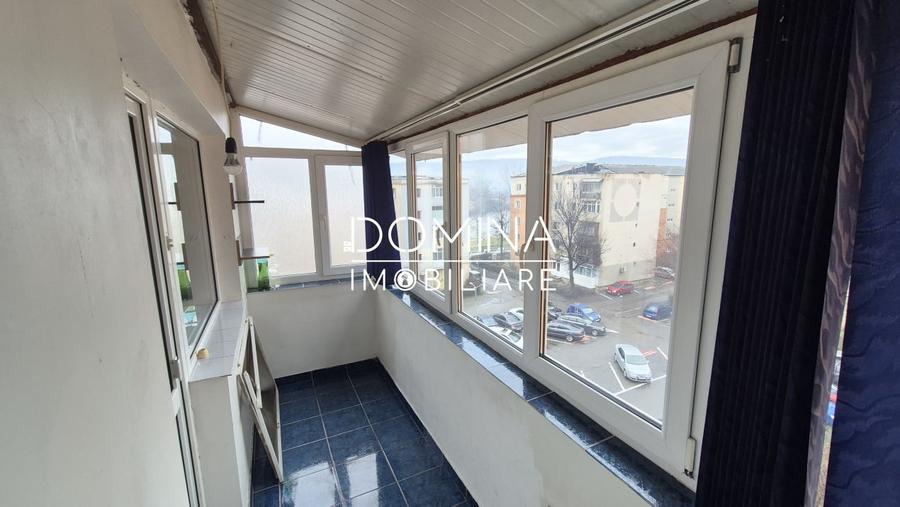 Apartament cu 4 camere decomandat, mobilat în Debarcader