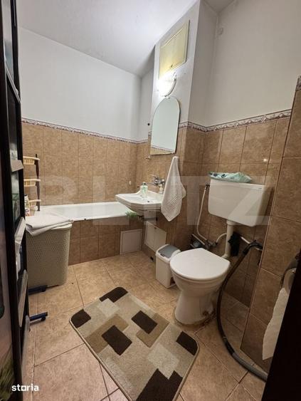 Apartament cu 4 camere decomandat în Craiovița Nouă