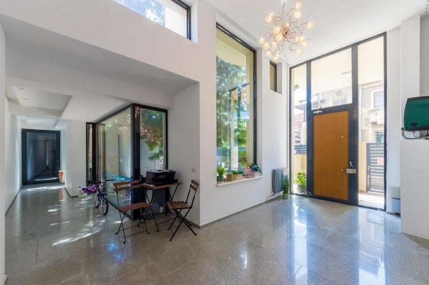 Apartament cu 5 camere în Banu Manta