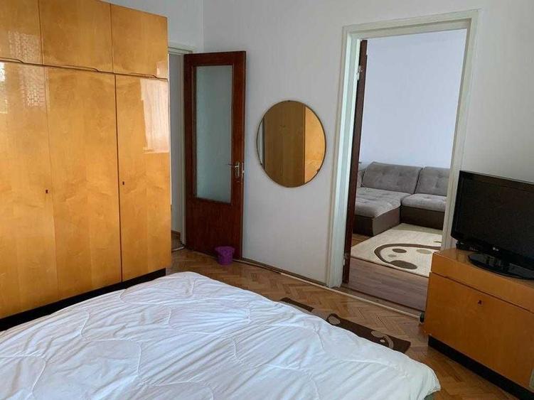 Apartament cu 3 camere decomandat în Sârbi