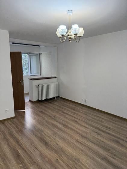 Garsonieră decomandată în Drumul Taberei