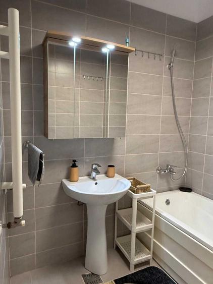 Apartament cu 2 camere semidecomandat în Apărătorii Patriei