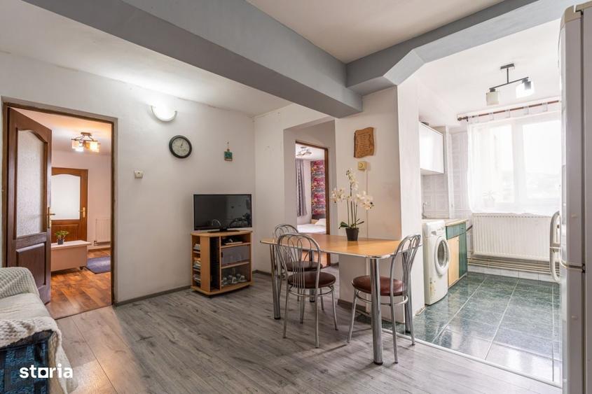 Apartament cu 3 camere semidecomandat în Stana