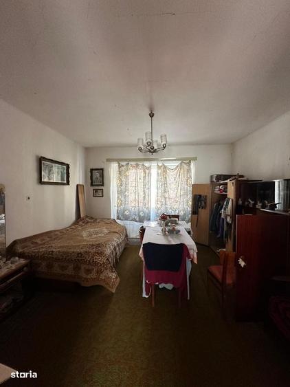 Casă cu 2 camere cu Teren 684 Mp în Central