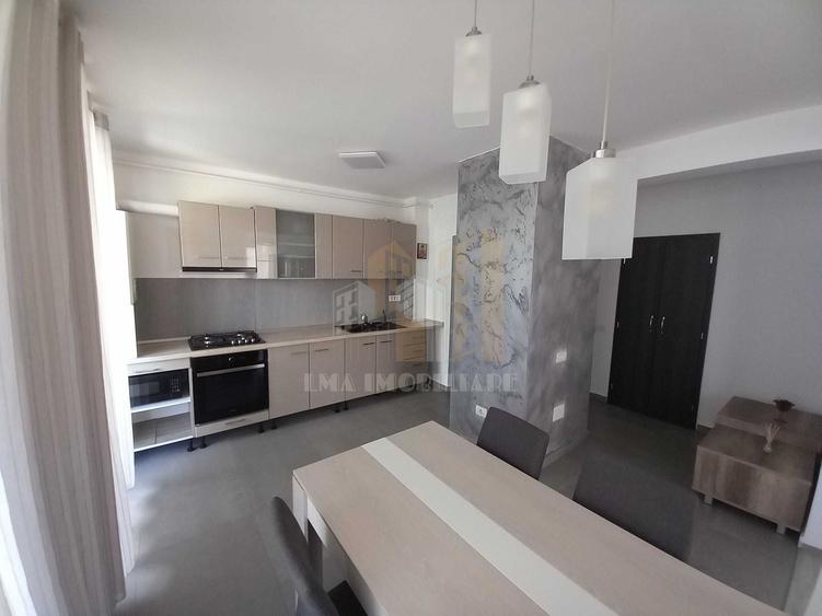 Apartament cu 2 camere decomandat, mobilat în Tractorul