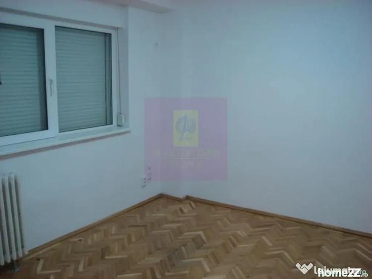 Apartament cu 4 camere decomandat în Muncii