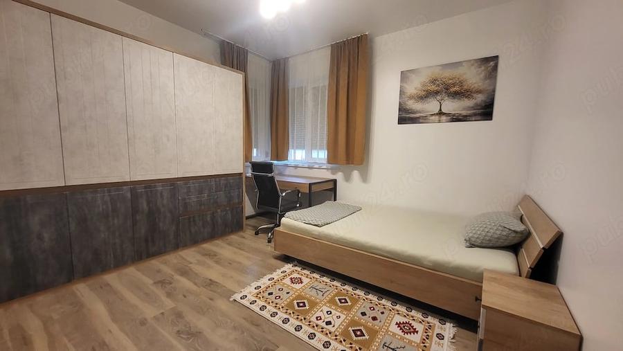 Apartament cu 3 camere semidecomandat în Giroc