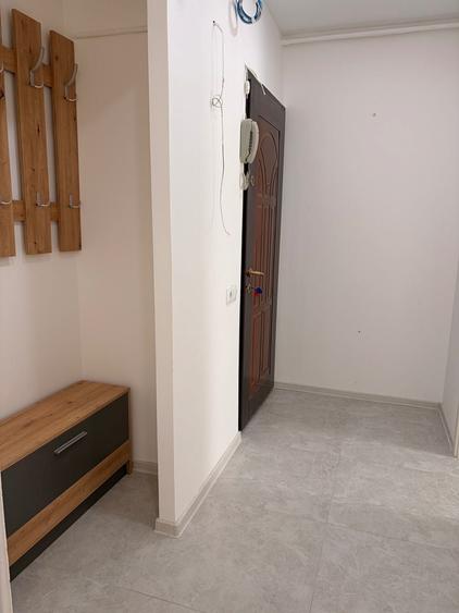 Apartament cu 2 camere semidecomandat în Podu Roș