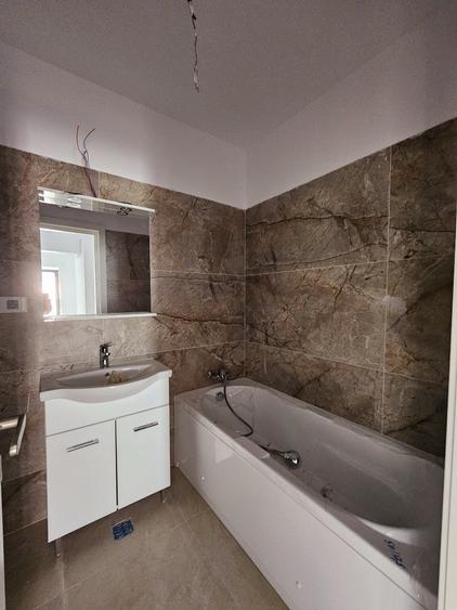 Apartament cu 3 camere decomandat în Est