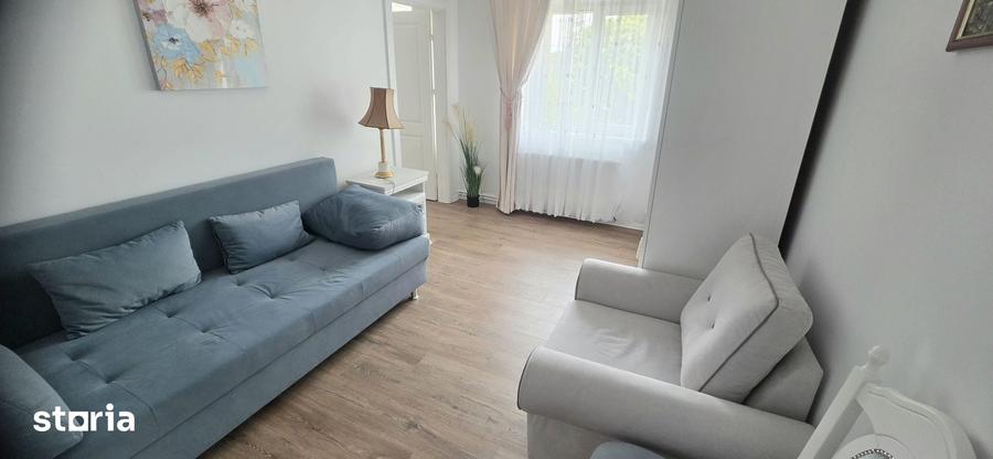 Apartament cu 3 camere în Policlinica