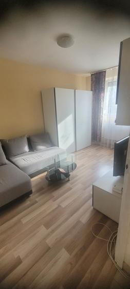 Garsonieră decomandată în Rogerius