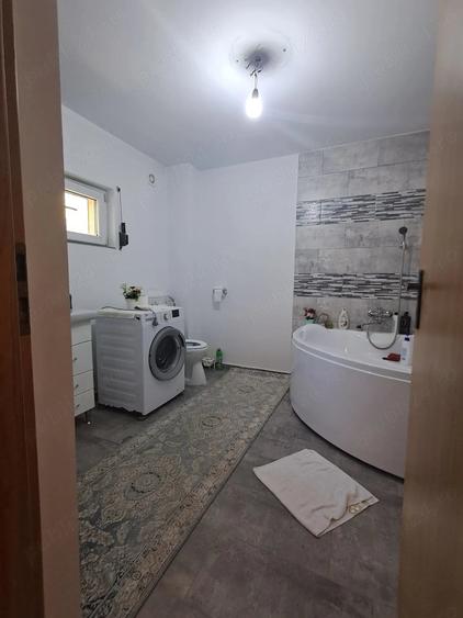 Casă cu Teren 1216 Mp în Tomești