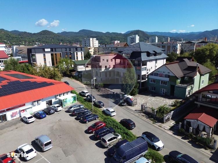 Spațiu comercial, de 1,100 mp, în Central
