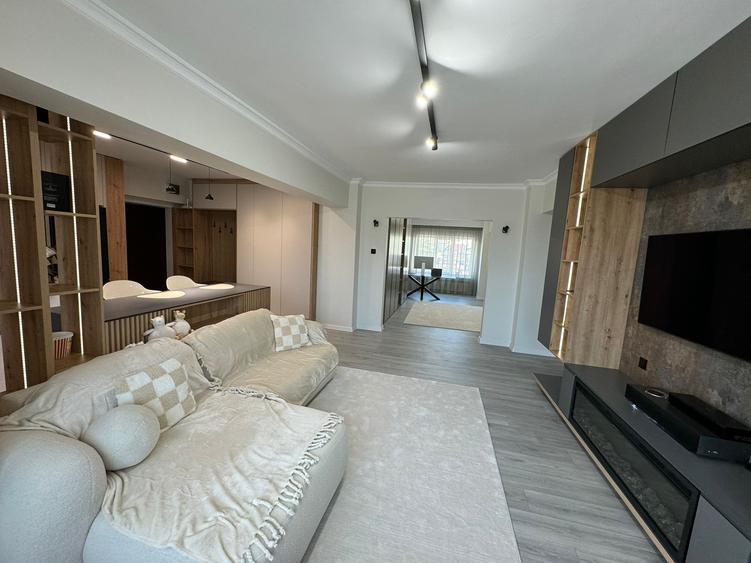 Apartament cu 4 camere decomandat în Ultracentral