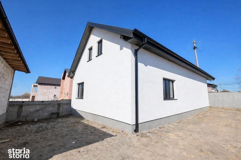 Casă cu 4 camere în Lumina
