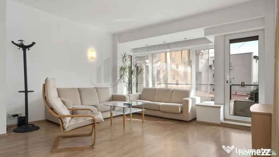 Apartament cu 3 camere decomandat în Primăverii