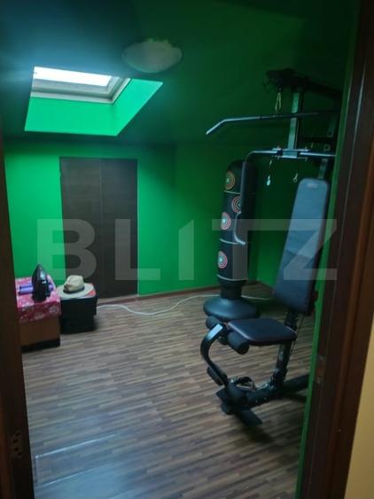 Apartament cu 5 camere semidecomandat, mobilat în Florești