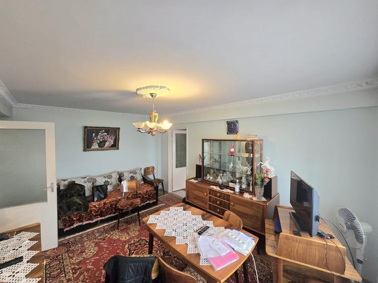 Apartament cu 2 camere semidecomandat în Calea Galați