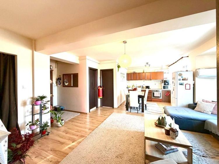 Apartament cu 3 camere decomandat în Central