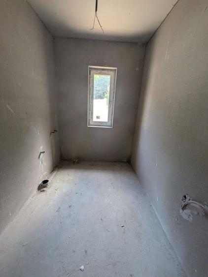 Duplex cu 4 camere cu Canalizare în Florești
