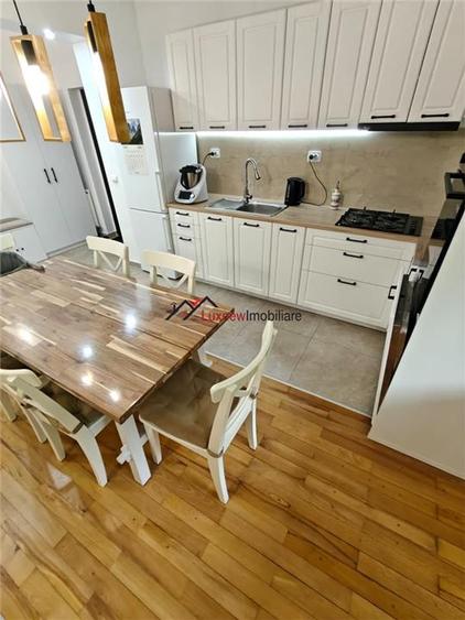 Apartament cu 3 camere semidecomandat, mobilat în Florești