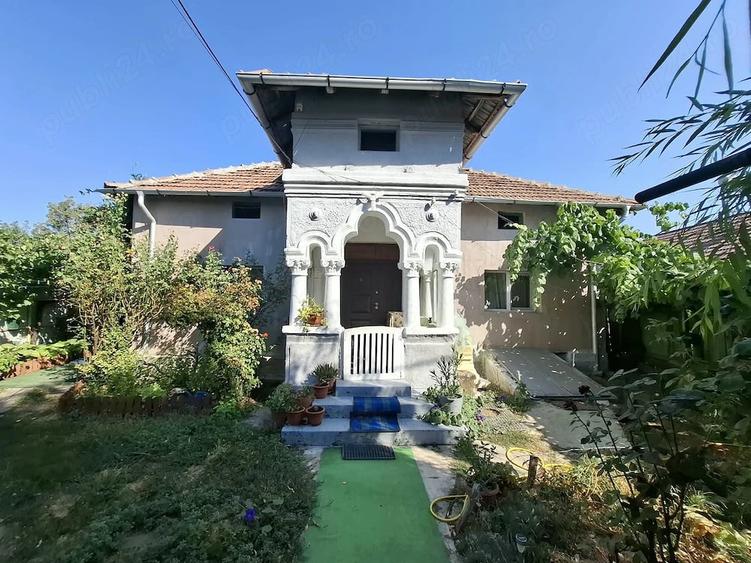Casă cu 4 camere cu Teren 2382 Mp în Cerneți