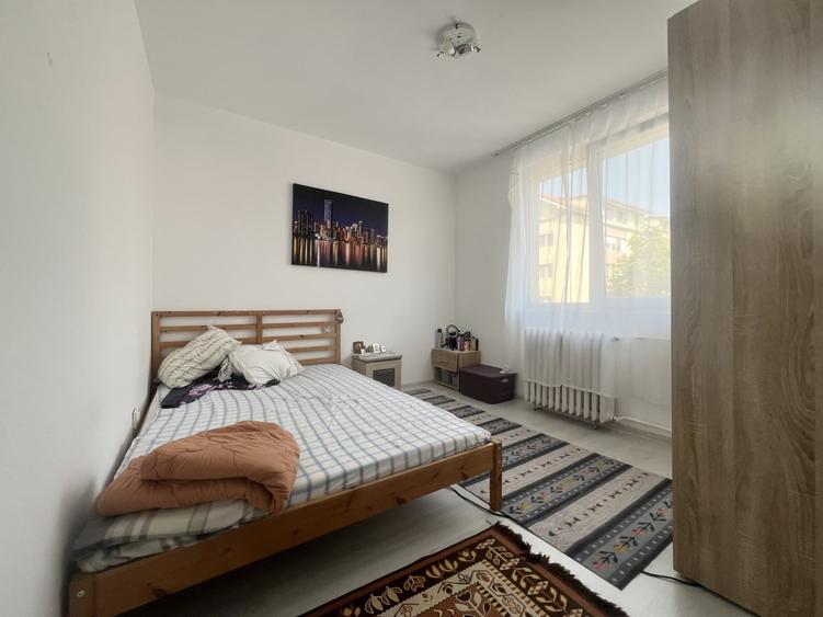 Apartament cu 3 camere semidecomandat, mobilat în Girocului