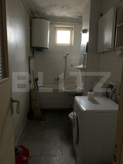 Apartament cu 4 camere decomandat în Calea București