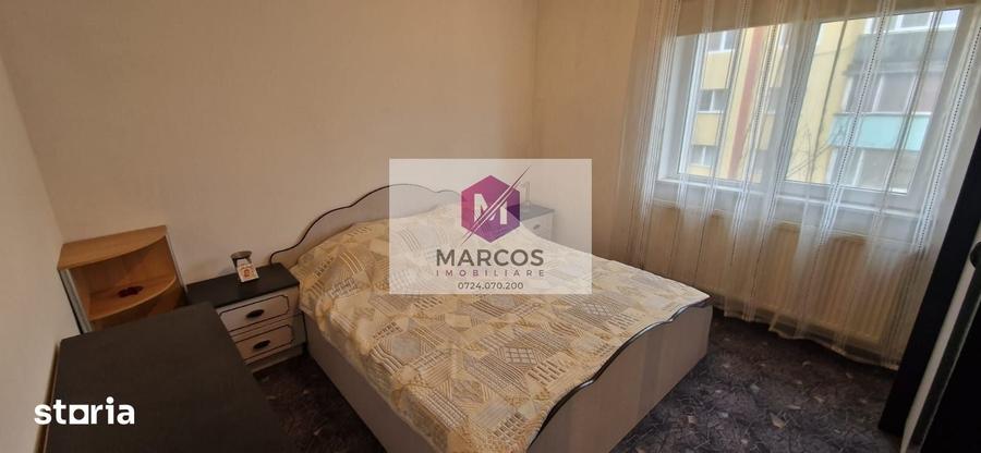 Apartament cu 4 camere decomandat în Central