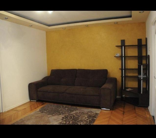 Apartament cu 2 camere semidecomandat în Centrul Civic