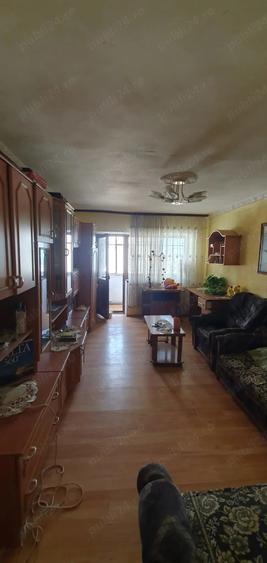 Apartament cu 3 camere decomandat în Traian