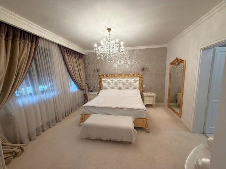 Casă cu 6 camere cu Garaj în Primăverii