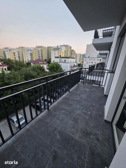 Apartament cu 3 camere în Tractorul