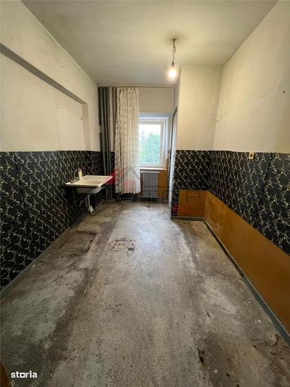 Apartament cu 3 camere decomandat în Socola